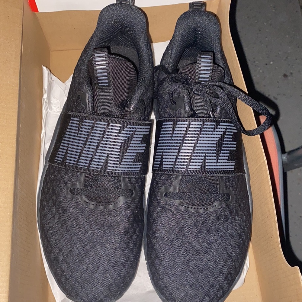 Nike Women’s In Season 9 Training Shoe Size 8.5